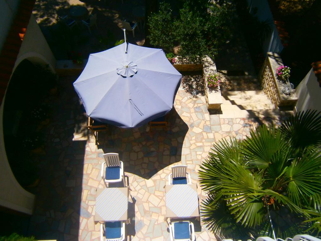 Bed & Breakfast Pansion Rade Hotel Pirovac Buitenkant foto