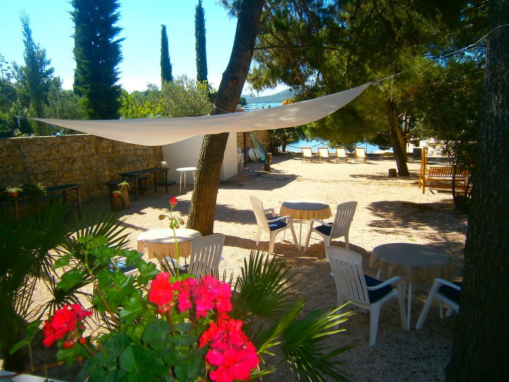 Bed & Breakfast Pansion Rade Hotel Pirovac Buitenkant foto