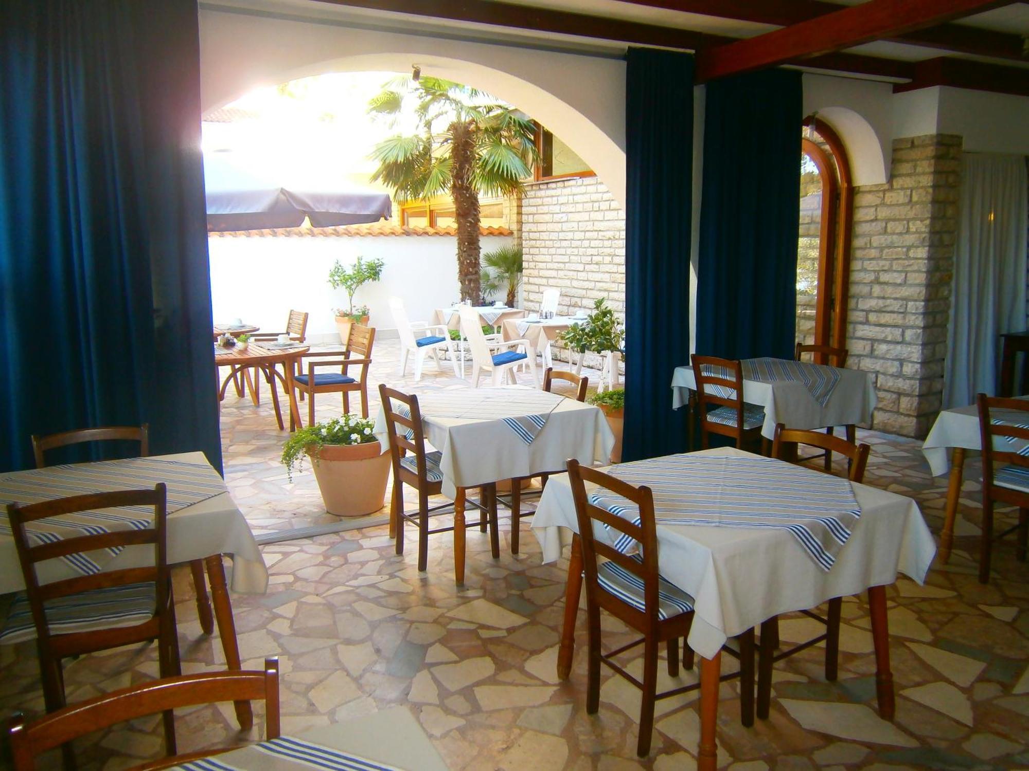 Bed & Breakfast Pansion Rade Hotel Pirovac Buitenkant foto