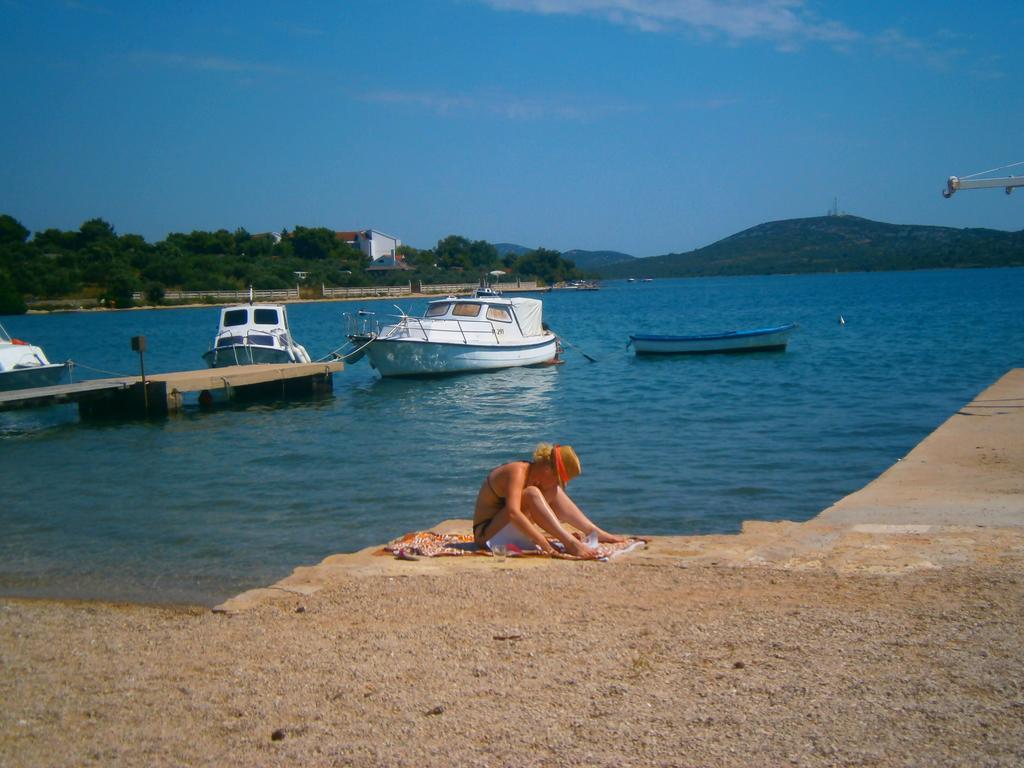 Bed & Breakfast Pansion Rade Hotel Pirovac Buitenkant foto
